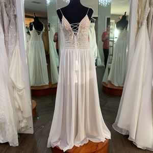 Size 8 aline boho beaded wedding gown lightweight